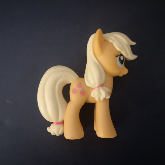 A collection of 5 Various My Little Pony Figurines + 1 Brush Approximate 3" Tall - Picture 3 of 9
